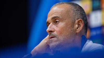 PSG boss Enrique embraces challenge of Barcelona clash without key players