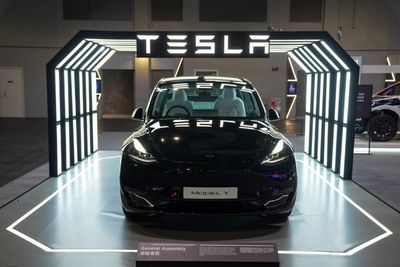 Leasing A Tesla Just Got Pricier: Elon Musk-Led EV Giant Hikes Prices As $7,500 Tax Credits Expire