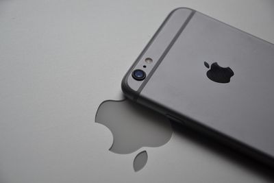Tesla Pi Phone vs Apple iPhone — Is Elon Musk About to Spark a Smartphone War?