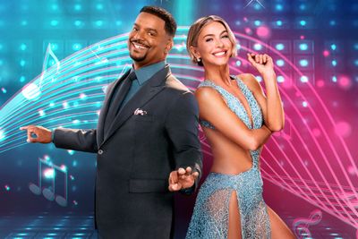 Dylan Efron vs Robert Irwin: 10 Topless Photos That Show Why They Are The Contestants To Watch Out For In 'Dancing With The Stars