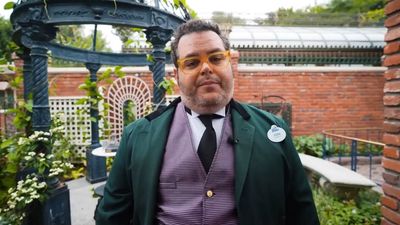 'I Like Cold Hugs': Josh Gad Launched The Spooky Season By Going To Work At Disneyland's Haunted Mansion, And The Results Are Hilarious