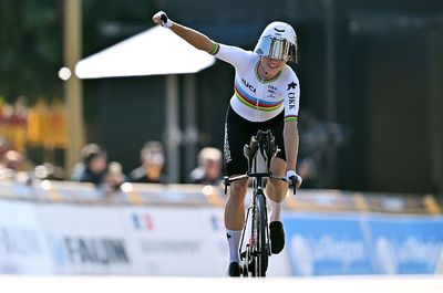 Road European Championships: Marlen Reusser doubles up with elite women's time trial title