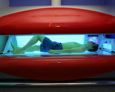 Sunbeds should be banned in UK, skin cancer experts say