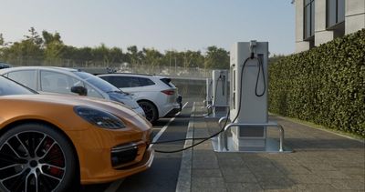 Ross Gerber Says 'Winter Is Coming' For Tesla As $7,500 Federal EV Credit Ends; Gene Munster Says Traditional Automakers In An 'Awkward Position'