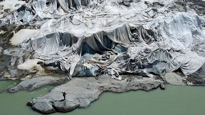 'Enormous' melting sees Swiss glaciers shrink by 3% this year, the fourth-biggest retreat on record
