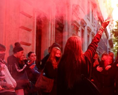 Fresh strikes held in France amid continuing political void