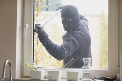 7 Creepy Burglar Tricks Neighbors Overlook