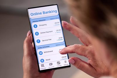 The Hidden Dangers of Digital Banking for Boomers