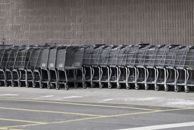 How 6 Supermarkets Are Using “Smart Carts” to Change How You Shop