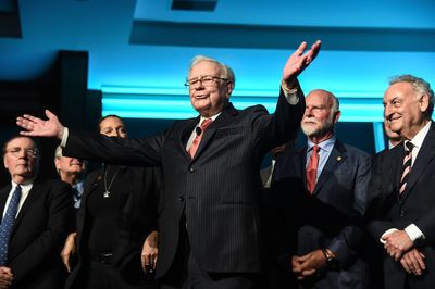 Warren Buffett’s Berkshire Hathaway may have scored a ‘genius’ win-win in $10 billion acquisition that could mark the last big deal of his career