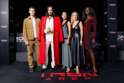 Piccadilly Circus goes full sci-fi: Jared Leto and Gillian Anderson make digital history