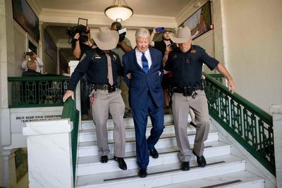 Texas megachurch pastor Robert Morris pleads guilty to sexual abuse of a child