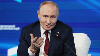 Putin praises Trump but warns supplies of Tomahawk missiles to Kyiv could hurt ties