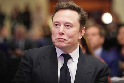 Tesla, Elon Musk On The Defensive As Questions Arise Over Trillion-Dollar Pay Package, $500 Billion Fortune