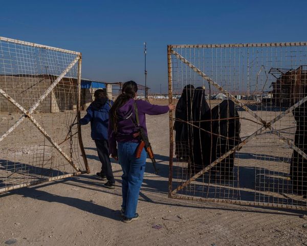 Two Australian women and four children escape Syrian detention camp and flee to Victoria
