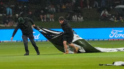 Australia retain trophy as second NZ T20I washed out