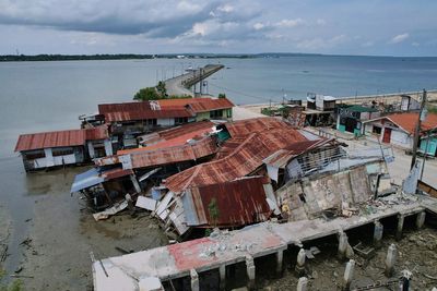 Typhoon blows into Philippines, complicating disaster response after quake and storms