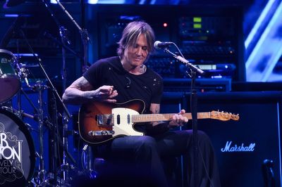 Keith Urban ditches wedding ring - but makes unexpected tribute to Nicole Kidman in return to stage