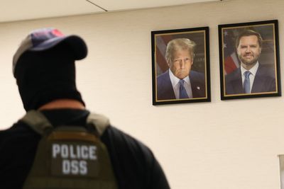 Apple pulls ICE tracking apps after pressure from the White House