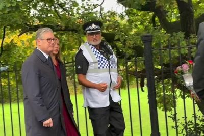 Keir Starmer arrives at scene of Manchester synagogue terror attack