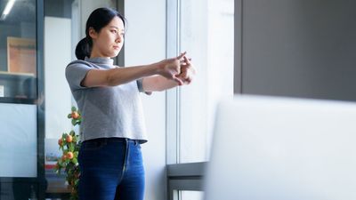Prepare for a day at a desk with this trainer’s five-minute morning routine