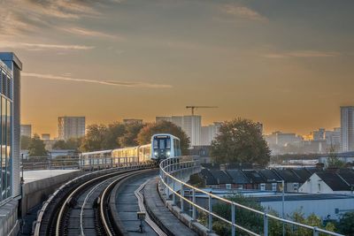 New DLR trains begin service in London