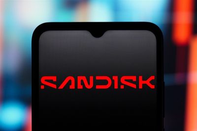 Is Sandisk Still a Buy After 118% AI-Fueled Surge?