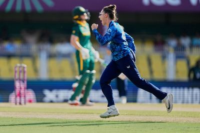 Linsey Smith delighted to contribute as England open with thumping win