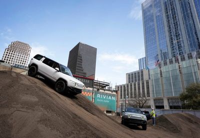 Tesla, Rivian Analyst Says EV Tax Credit Expiry A 'Double-Digit Percent Headwind': Key Areas To Watch