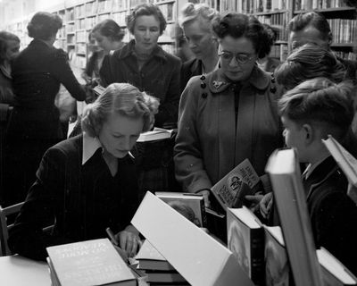 Emma Chisit? Check your Karen Vallance