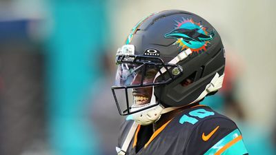 How Injured Tyreek Hill Made an Impact on Dolphins Friday