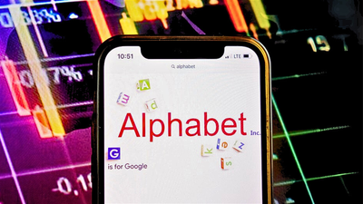 Alphabet: After Its Best Quarter in Decades, Is It Time to Buy?