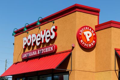 7 Things Popeye’s Doesn’t Want You to Know About Their Chicken