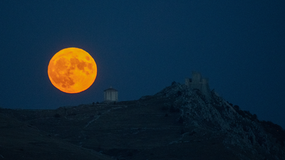 Harvest Moon 2025: How to watch a rare October supermoon rise tonight