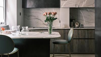 Discover why we’re taking style cues from Jennifer Lopez – dark brown wood is the defining kitchen look for fall 2025