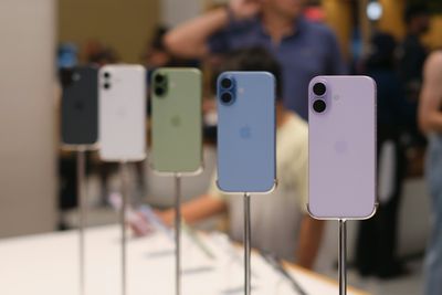 The iPhone 18 Is Canceled for Now: Why You Might Wait Until 2027 While the iPhone Fold Takes Priority