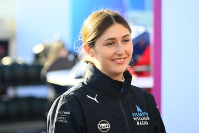 Lia Block celebrates maiden F1 Academy win after restart masterclass