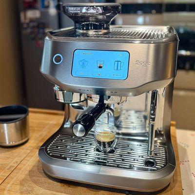 Sage Oracle Dual Boiler: The friendliest high-end espresso machine in the world