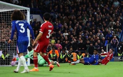 Chelsea’s Estêvão stuns Liverpool with last-gasp winner to leave Arsenal top