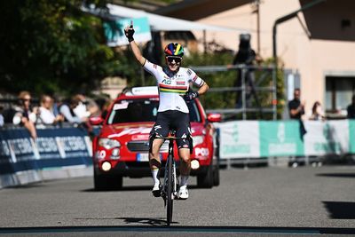 Kim Le Court-Pienaar triumphs atop San Luca to win Giro dell'Emilia Donne