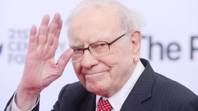 Warren Buffett’s Top 5 Strategies for Building Wealth as a Boomer