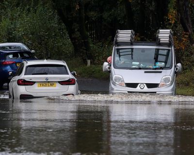 London’s royal parks closed due to strong winds; Scotland hit by power cuts and travel disruption – Storm Amy as it happened