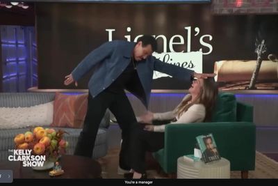 Lionel Richie jokingly ‘heals’ Kelly Clarkson via ‘grief exorcism’ after candid conversation on loss