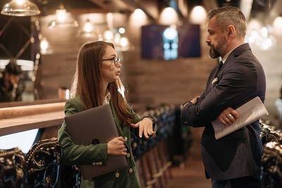 6 Psychological Tricks Men Use Without Speaking