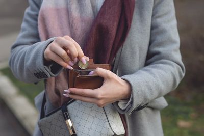 7 Money Traps Women Fall Into Without Realizing