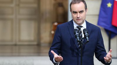 French prime minister under pressure to put together cabinet