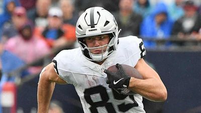 Raiders TE Brock Bowers Is 'Unwilling' to Rest Despite Having Knee Injuries