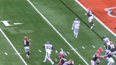 Dillon Gabriel Throws Touchdown in First NFL Start in Browns-Vikings Game