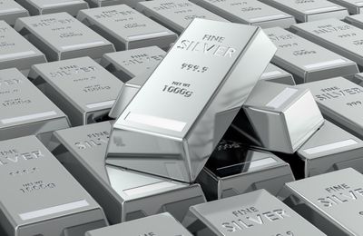 Silver Nears $50 Amid Inventory Crisis, Outpacing Gold
