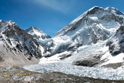 Rescue efforts underway as nearly 1,000 trapped on Mount Everest slopes